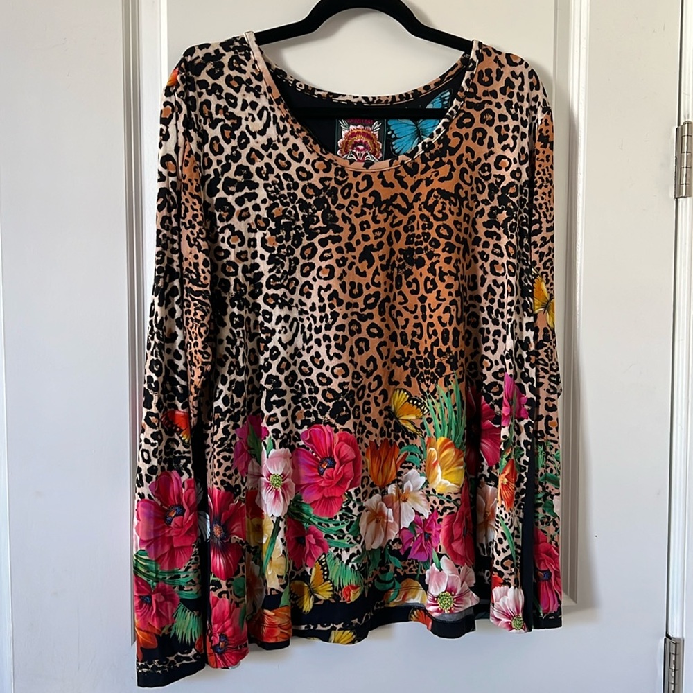 Johnny Was large long sleeve tee